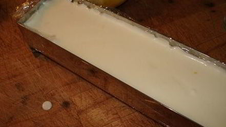 Рецепт йогуртового террина с лимонным кремом, клубникой и киви