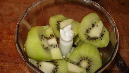 Рецепт йогуртового террина с лимонным кремом, клубникой и киви