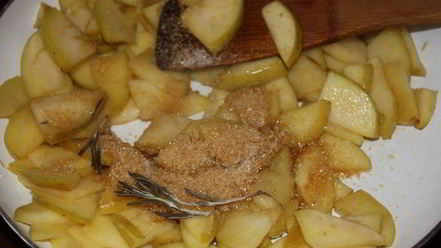 Рецепт кростатине с кремом, яблоками и розмарином