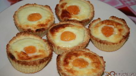 Рецепт песочных корзинок с кремом и абрикосом яишенки