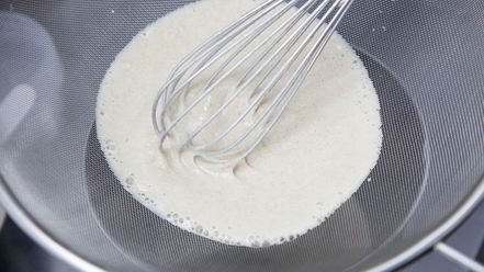 Рецепт ржаных блинных рулетиков с красной рыбой и сливочно-сырным кремом