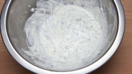 Рецепт ржаных блинных рулетиков с красной рыбой и сливочно-сырным кремом