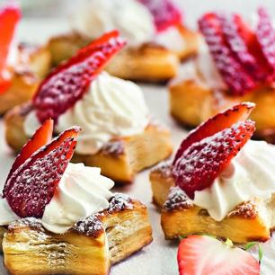 Рецепт Слоеных корзиночек с клубникой и кремом шантильи