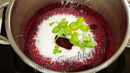 Рецепт мармелада из черной смородины с базиликом