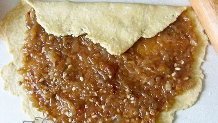 Рецепт рулета с луковым мармеладом