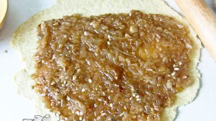 Рецепт рулета с луковым мармеладом