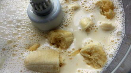 Рецепт бананового мороженого с шоколадом и грецкими орехами