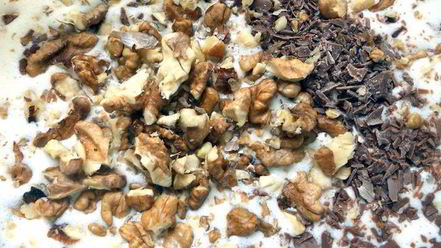 Рецепт бананового мороженого с шоколадом и грецкими орехами