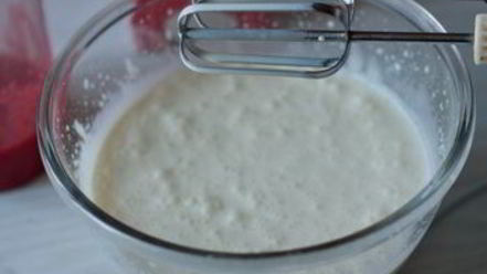 Рецепт клубничного мороженого на сгущенке