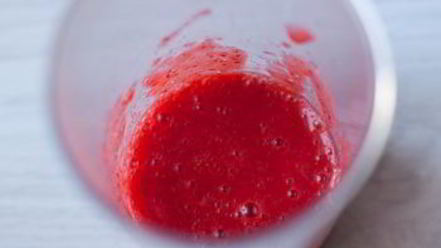 Рецепт клубничного мороженого на сгущенке