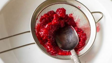 Рецепт малинового мороженого