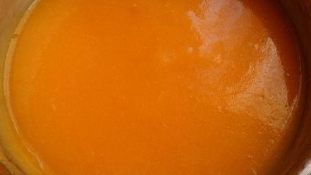 Рецепт мангова-черничного мороженого с конфетами рафаэлло с шоколадными шариками