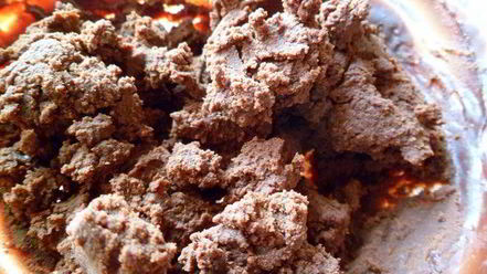 Рецепт мангова-черничного мороженого с конфетами рафаэлло с шоколадными шариками