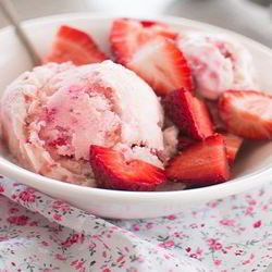 Рецепт Мороженого с клубникой