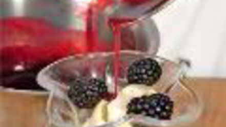 Рецепт мороженого с кулиссой из ежевики