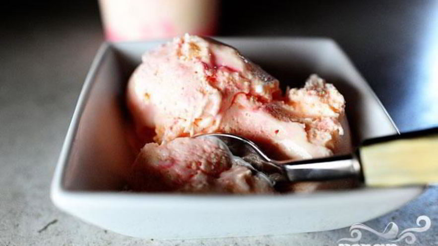 Рецепт мятна-ванильного сливочного мороженого