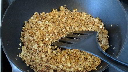 Рецепт мюсли — медового геркулеса к мороженому