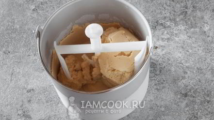 Рецепт персикового мороженого для фризера