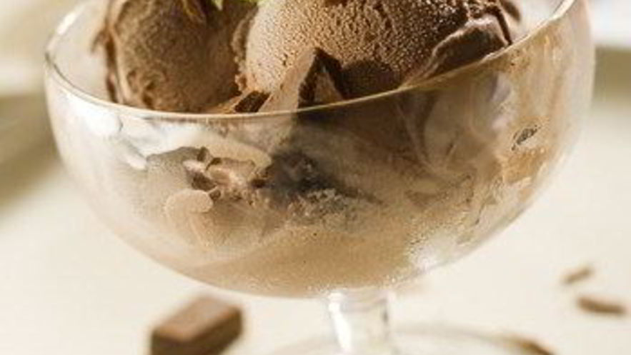 Рецепт шоколадного мороженого с самбукой