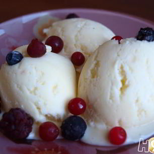 Рецепт Сливочного мороженого с белым шоколадом