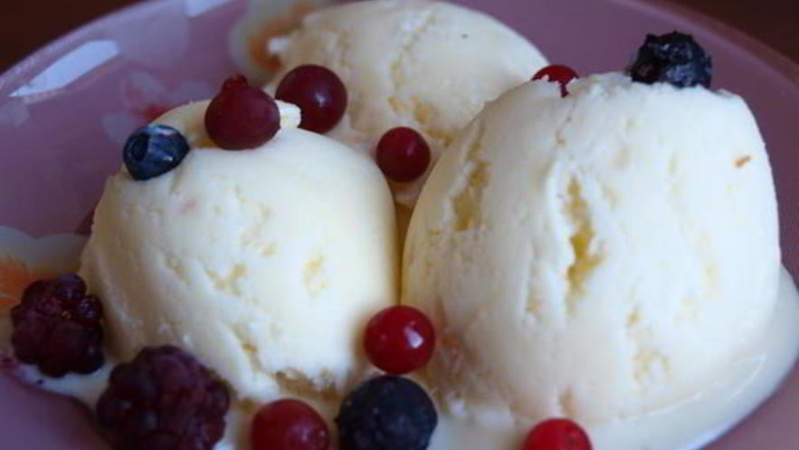 Рецепт сливочного мороженого с белым шоколадом