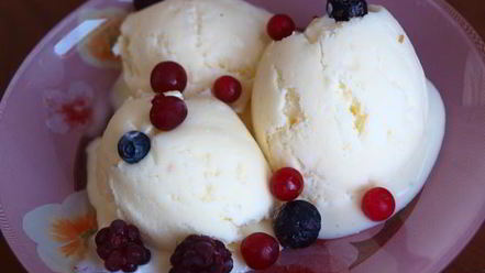 Рецепт сливочного мороженого с белым шоколадом