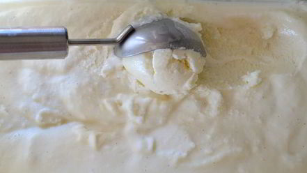 Рецепт ванильного мороженого со сливочным сыром и медом