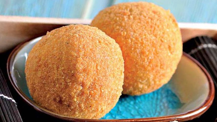 Рецепт жареного мороженого с соусом из маракуйи