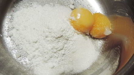 Рецепт клюквенного торта-мусса с миндальным пралине праздничный