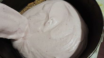 Рецепт клюквенного торта-мусса с миндальным пралине праздничный