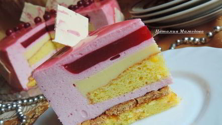 Рецепт клюквенного торта-мусса с миндальным пралине праздничный