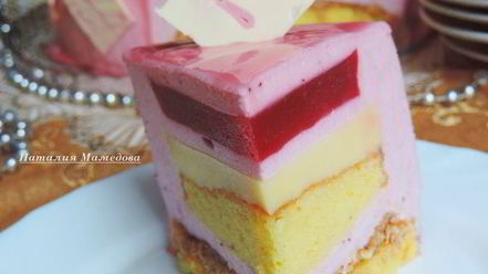 Рецепт клюквенного торта-мусса с миндальным пралине праздничный