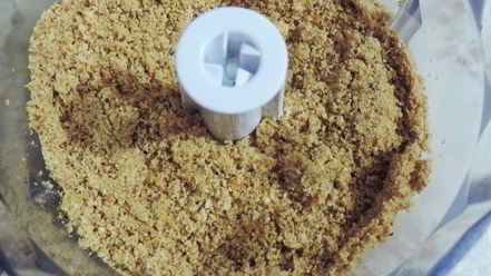 Рецепт клюквенного торта-мусса с миндальным пралине праздничный