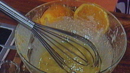 Рецепт мусса апельсиново-марципановый с острым шоколадным соусом и малиной