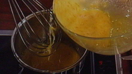 Рецепт мусса апельсиново-марципановый с острым шоколадным соусом и малиной