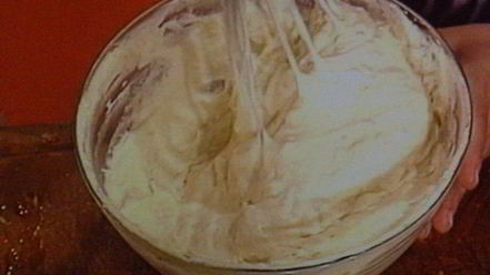 Рецепт мусса апельсиново-марципановый с острым шоколадным соусом и малиной