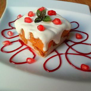 Рецепт Мусса-желе из хурмы, черимойи и амареттини под крем-фрешем