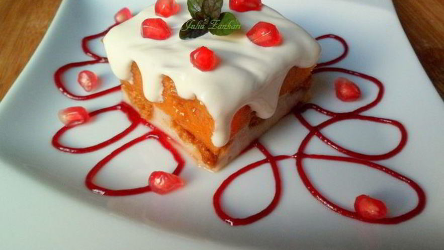 Рецепт мусса-желе из хурмы, черимойи и амареттини под крем-фрешем