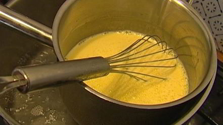 Рецепт шоколадного мусса с красной смородиной