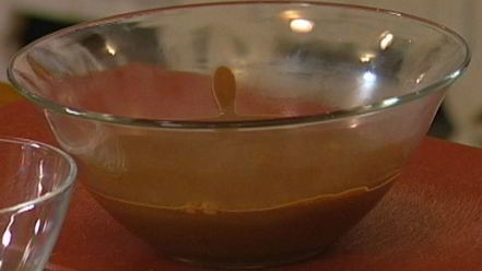 Рецепт шоколадного мусса с красной смородиной