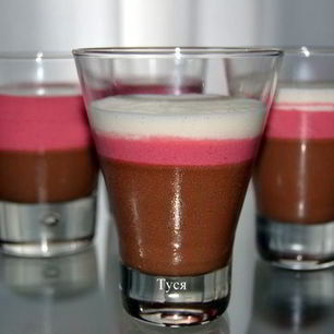 Рецепт Шоколадного мусса с малиновым кремом