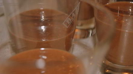 Рецепт шоколадного мусса с малиновым кремом