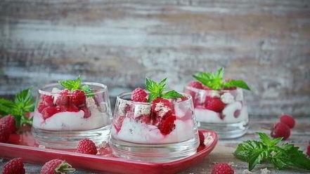 Рецепт сливочного мусса с малиной и лимонными отрубями