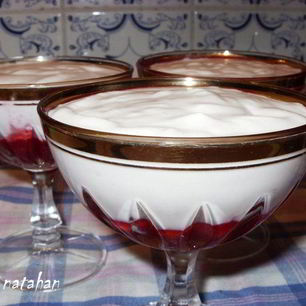 Рецепт Творожного мусса Неженка с протертой малиной