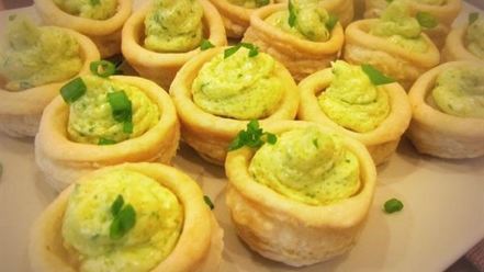 Рецепт волованов с муссом из масла, икры и петрушки