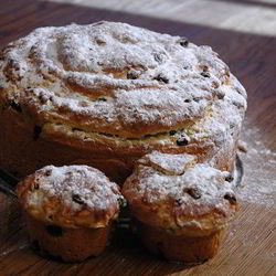 Рецепт Кулича с миндалем и изюмом