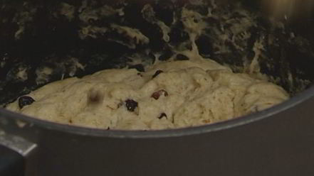 Рецепт кулича с миндалем и изюмом