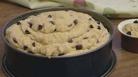 Рецепт кулича с миндалем и изюмом