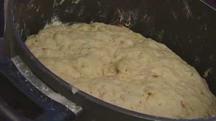 Рецепт кулича с миндалем и изюмом