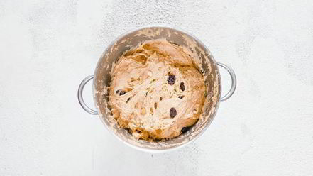 Рецепт кулича с цукатами, миндалем и изюмом